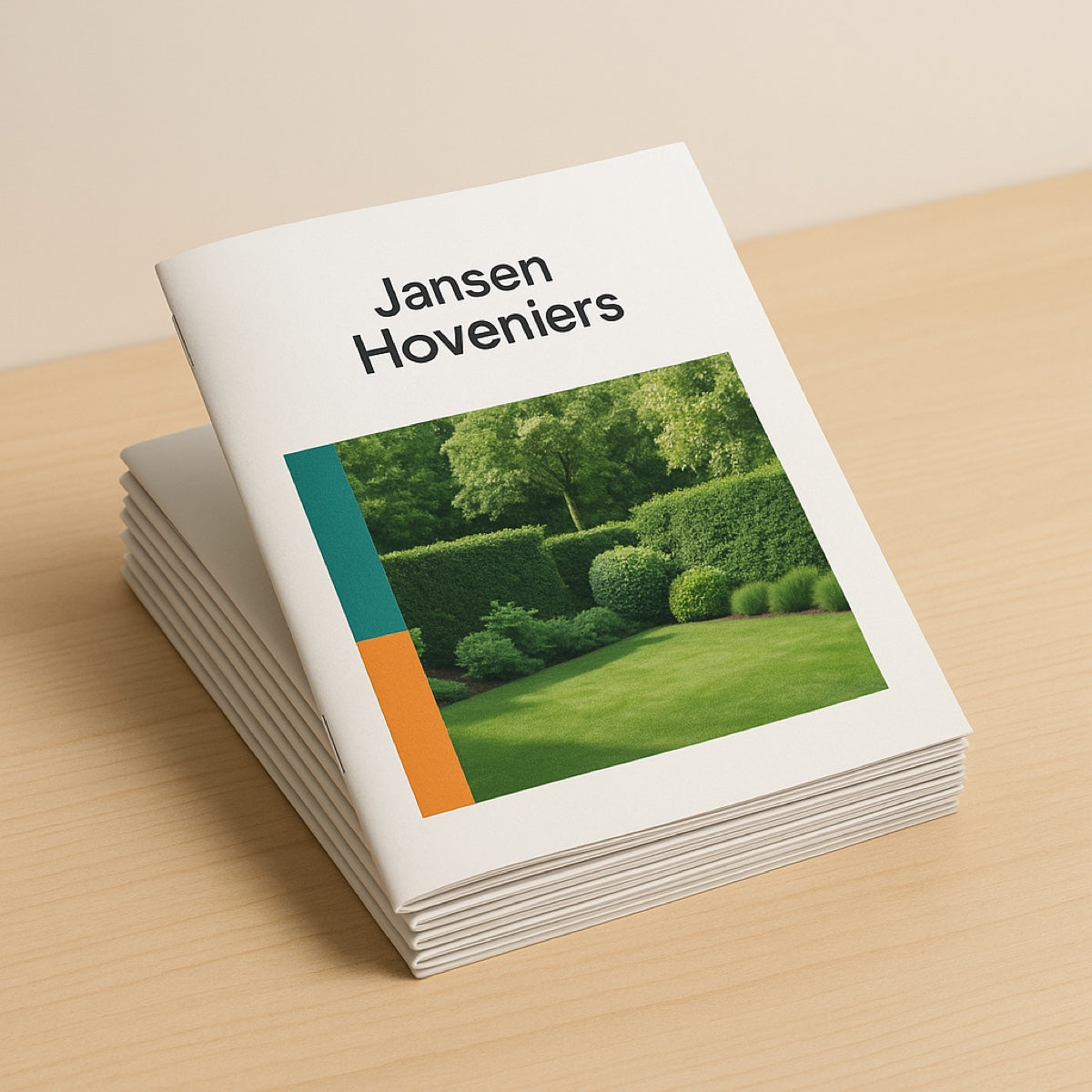 Stapel geniete brochures met voorbeeldontwerp voor een hoveniersbedrijf