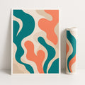 Full colour geprinte poster tegen een witte muur